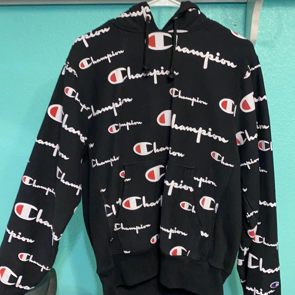 black champion logo sweatshirt
